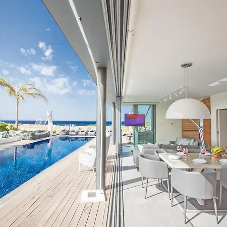 Haus In Mit Grossem Patio * Paralimni