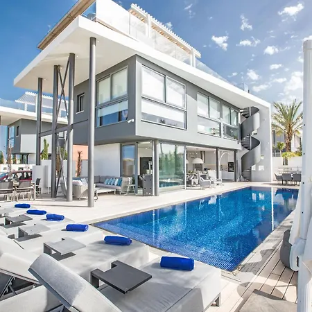 Haus In Mit Grossem Patio * Paralimni